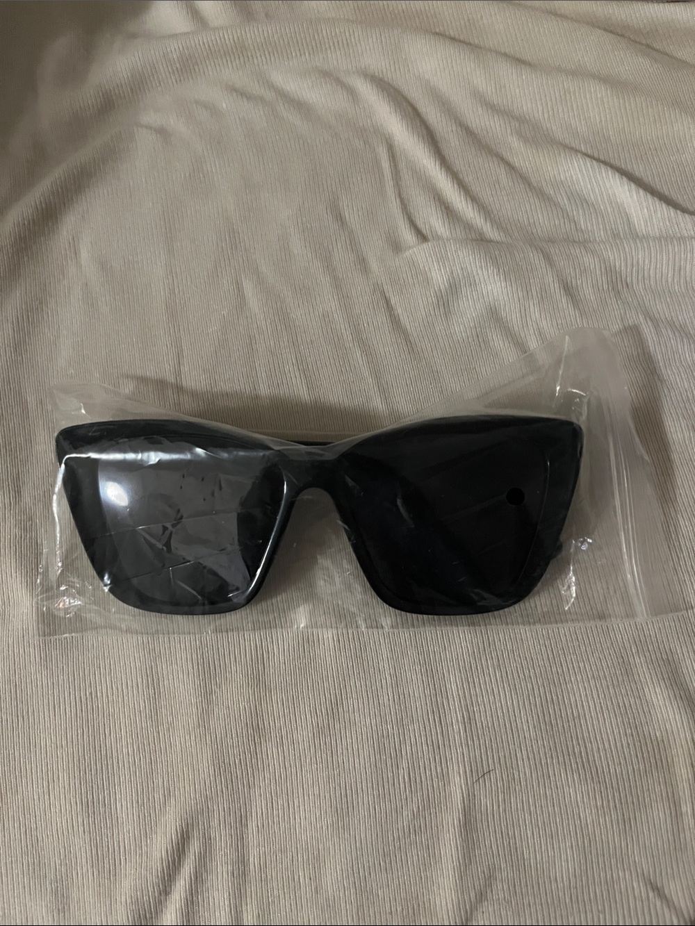 Classic Oversized Cat Eye Sunglasses - Black